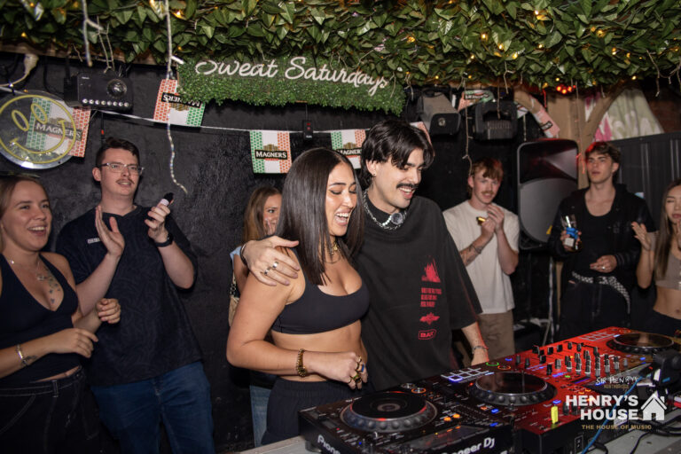 1  AXH4424 2 768x512